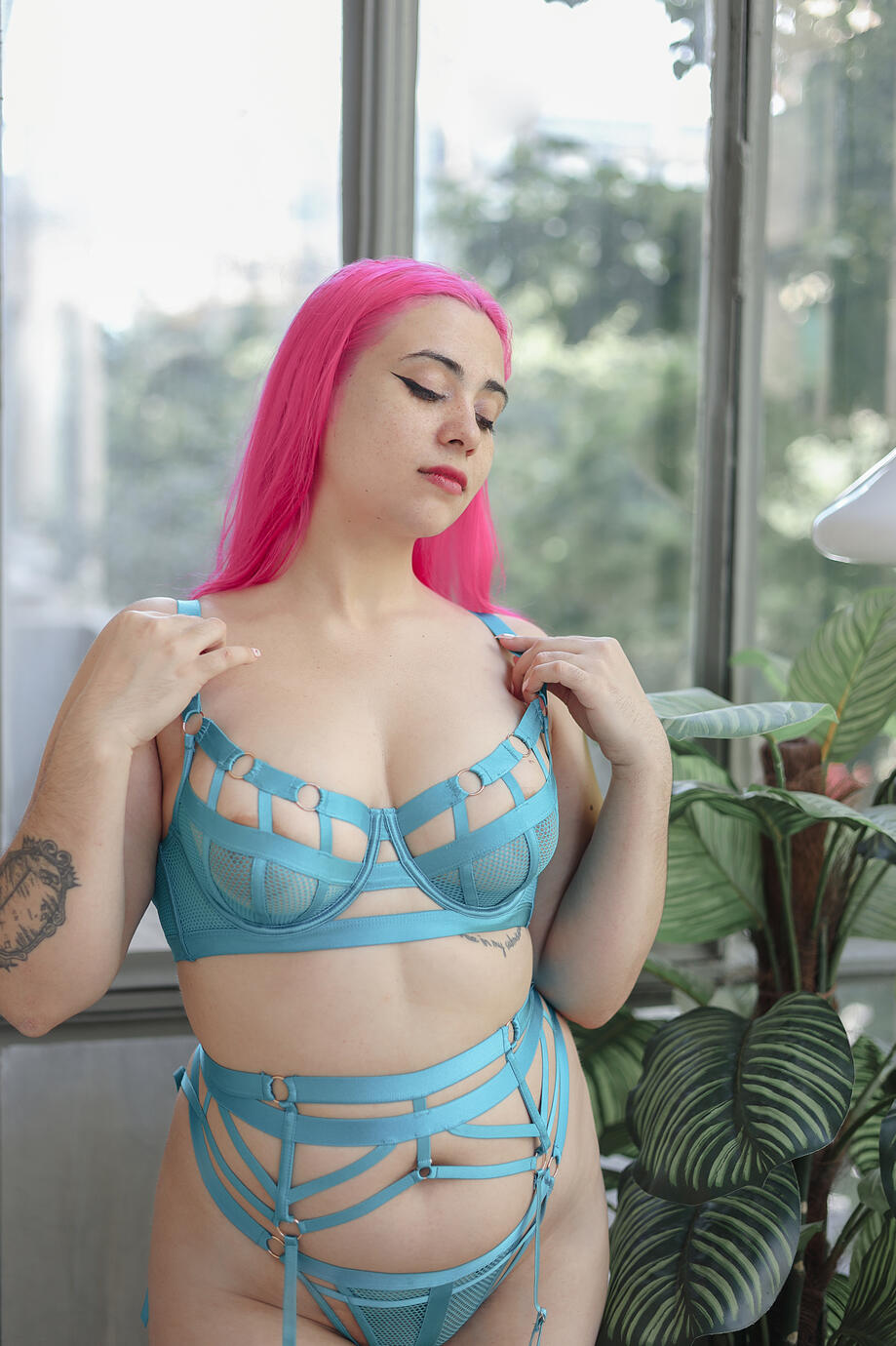 Lady Nala lencería azul turquesa, elegante, sensual en el Eixample